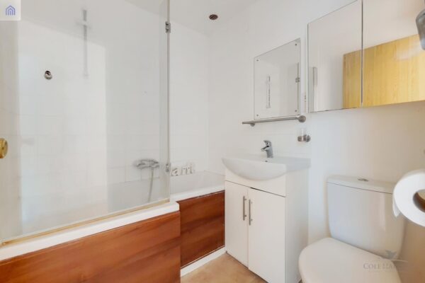 Riverside Close, London E5