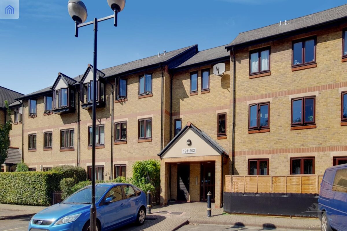 Riverside Close, London E5