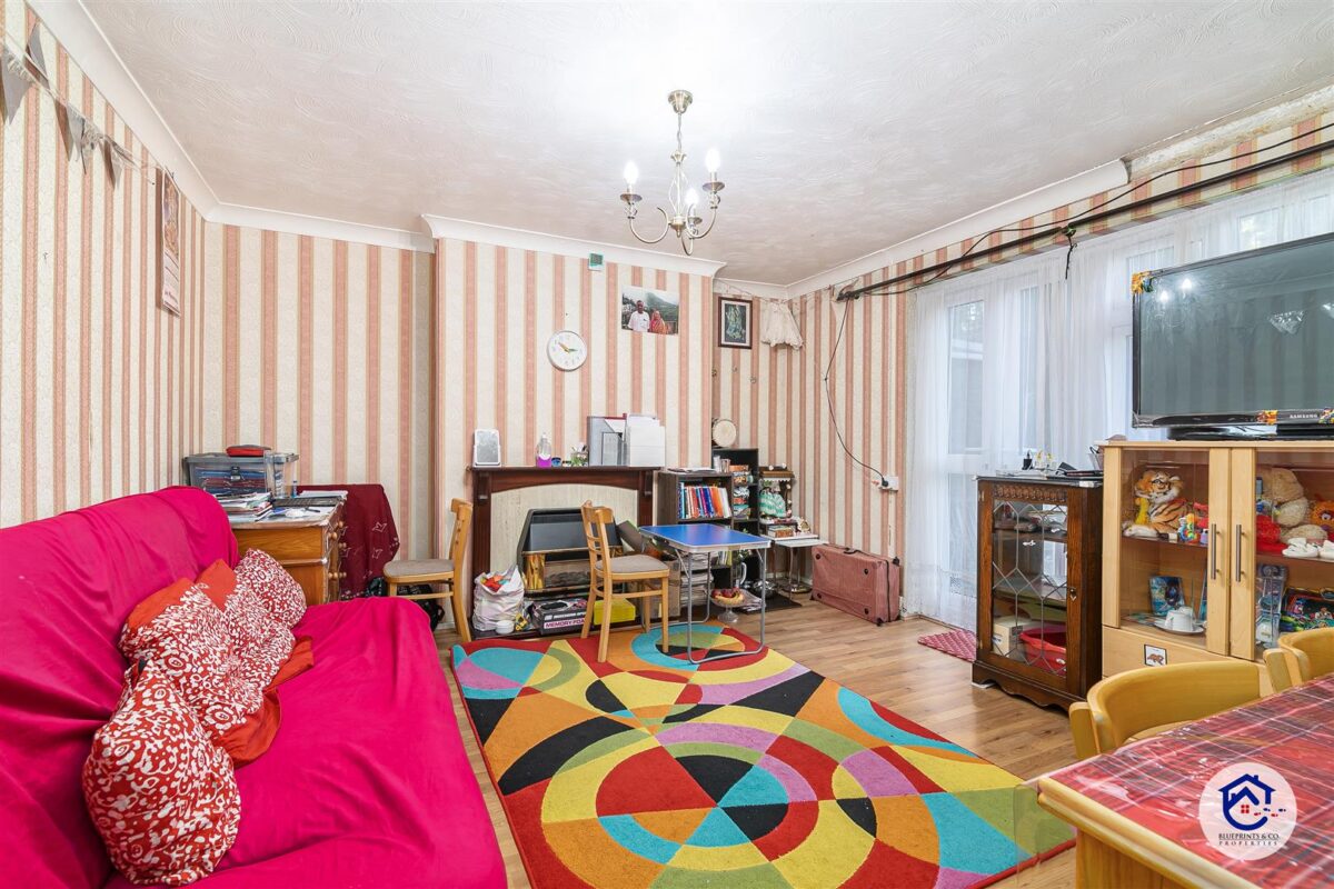 Grantham Gardens, Romford RM6