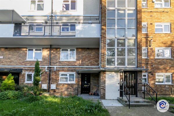 Grantham Gardens, Romford RM6