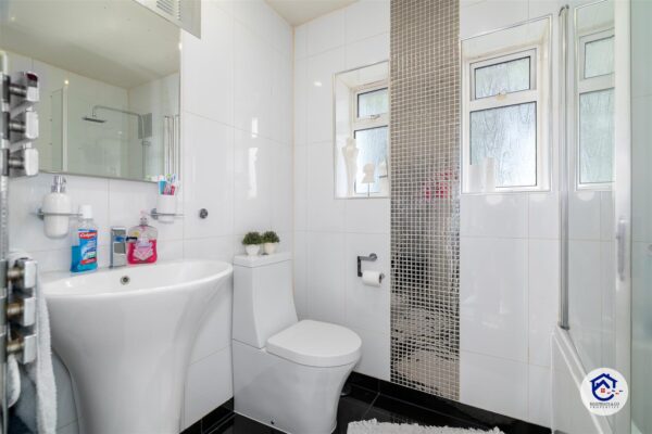 Cuckoo Hall Lane, London N9