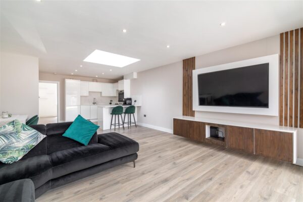 Weir Hall Avenue, London,  N18