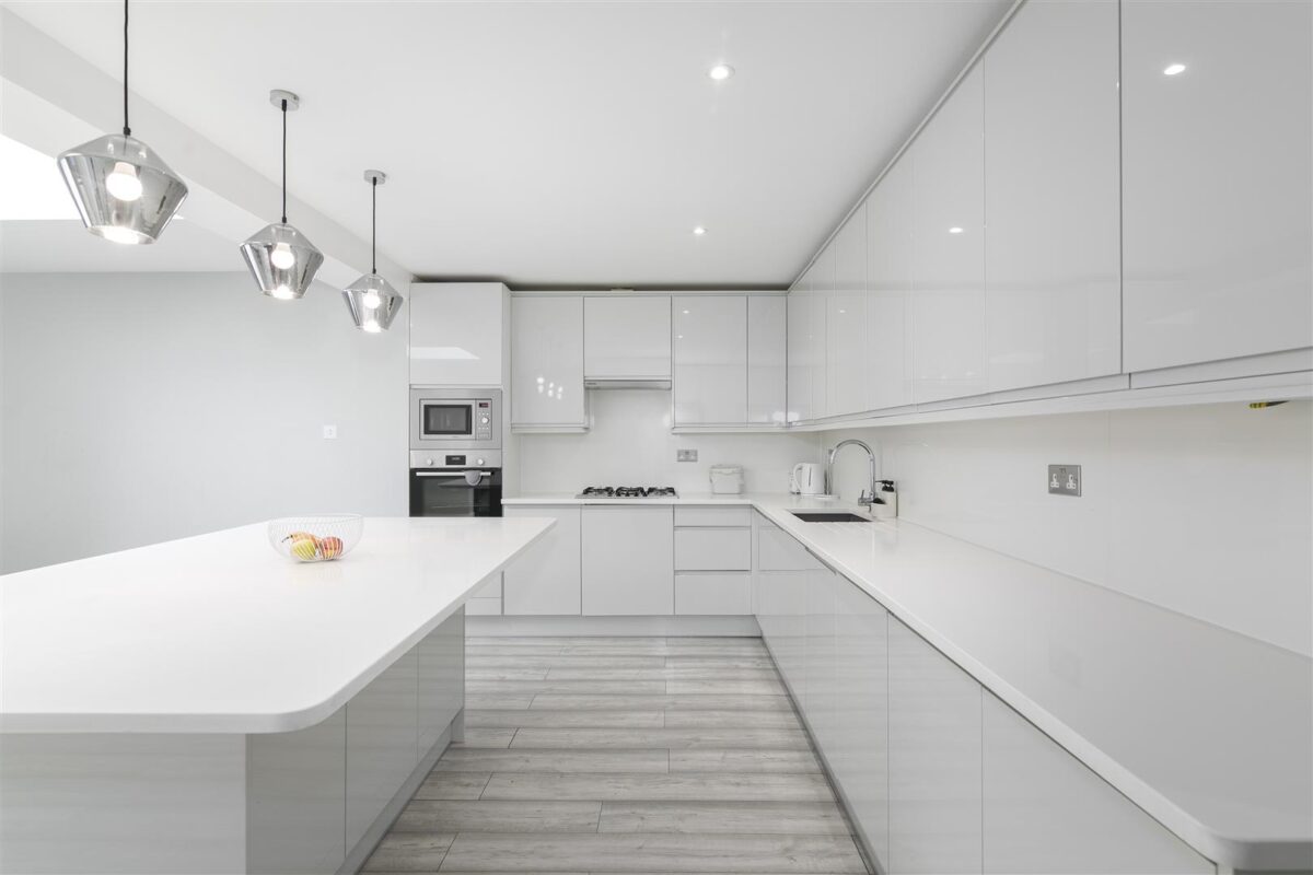 Linden Gardens, Enfield EN1