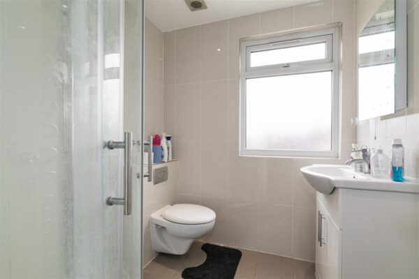 Linden Gardens, Enfield EN1