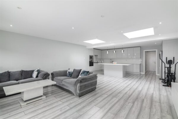 Linden Gardens, Enfield EN1