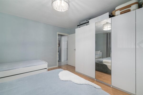 Linden Gardens, Enfield EN1