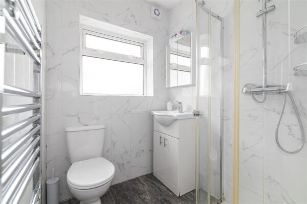 Linden Gardens, Enfield EN1