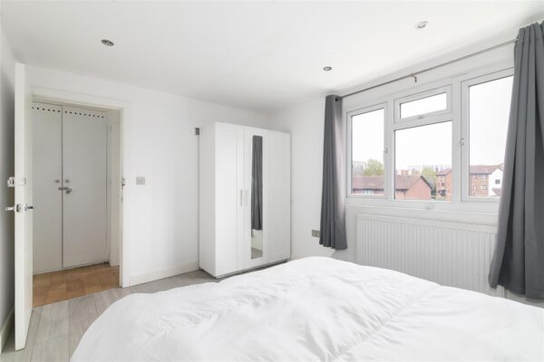 Linden Gardens, Enfield EN1