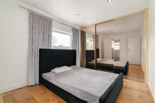 Linden Gardens, Enfield EN1