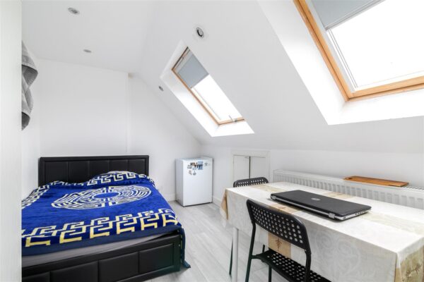 Linden Gardens, Enfield EN1