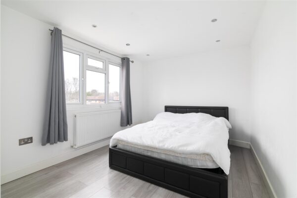 Linden Gardens, Enfield EN1