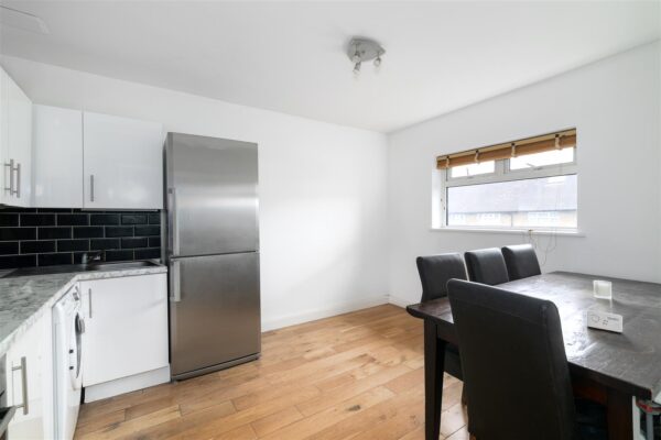 Linden Gardens, Enfield EN1