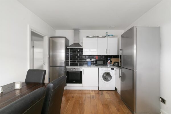 Linden Gardens, Enfield EN1