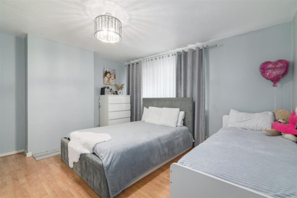 Linden Gardens, Enfield EN1