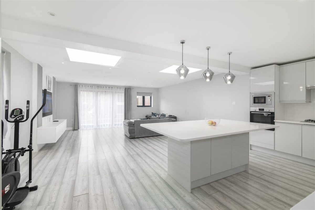 Linden Gardens, Enfield EN1