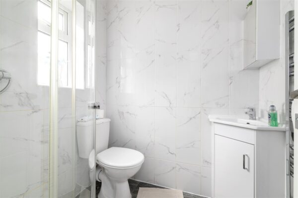 Linden Gardens, Enfield EN1